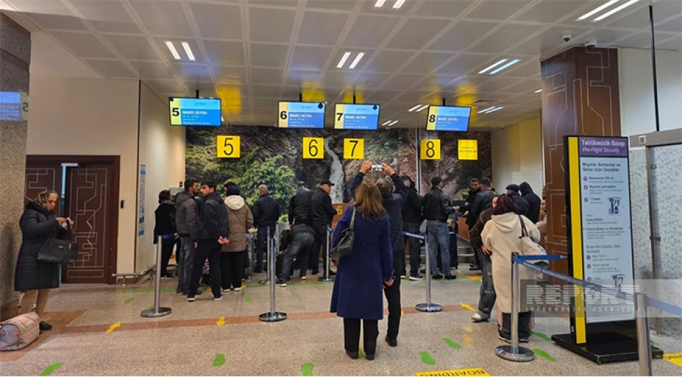 bakidan-havaya-qalxan-sernishin-teyyaresi-naxchivana-enish-edib-yenilenib