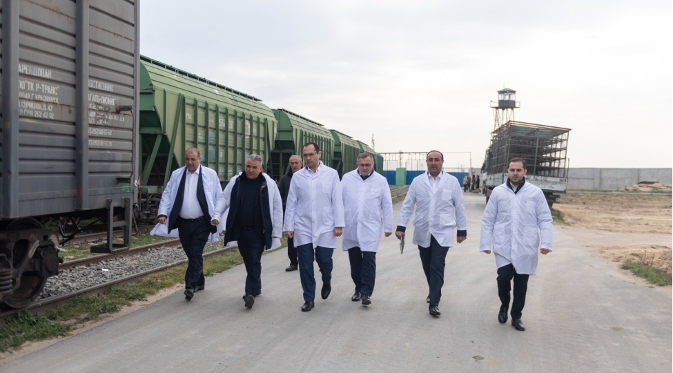 mecnun-memmedov-xizi-ve-absheronda-yerleshen-qushchuluq-muessiselerinin-fealiyyeti-ile-tanish-olub