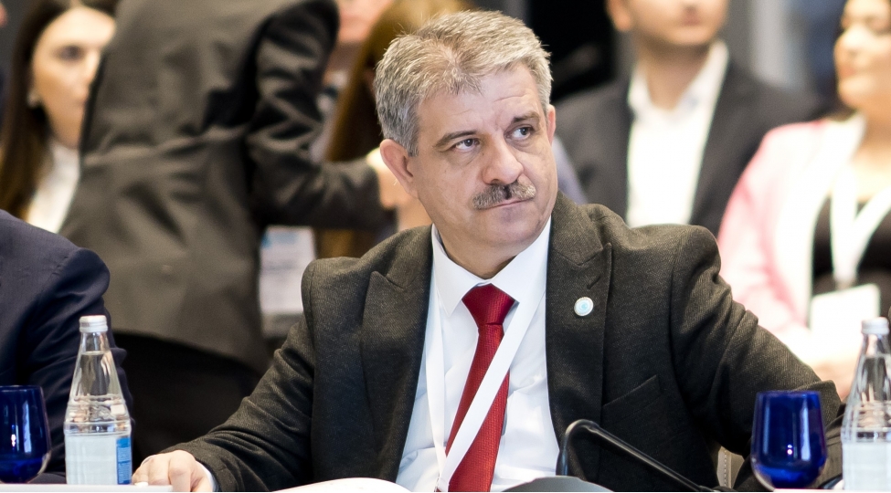 alicenabligin-ve-dostlugun-yashi-yoxdur