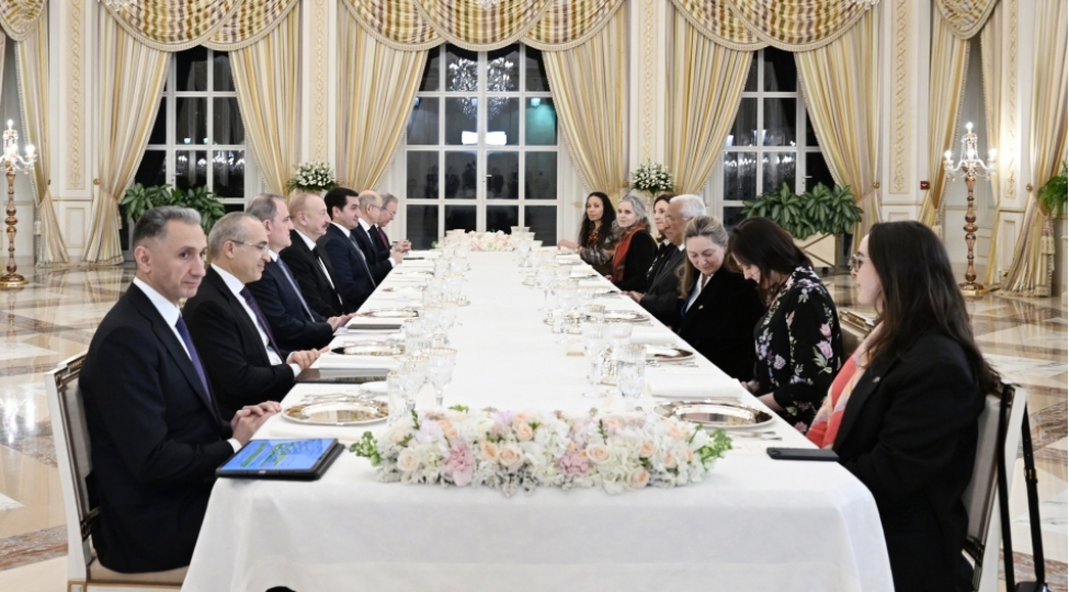 Prezident İlham Əliyevin Avropa İttifaqı Şurasının Prezidenti ilə rəsmi nahar əsnasında geniş tərkibdə görüşü olub