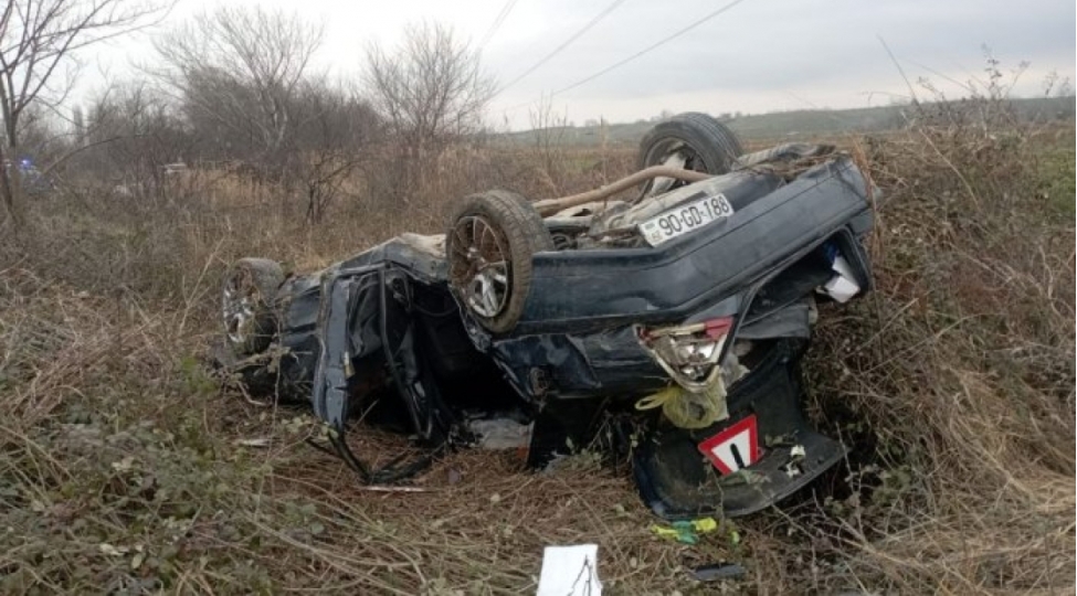 qusarda-mercedes-dereye-ashib-5-nefer-yaralanib