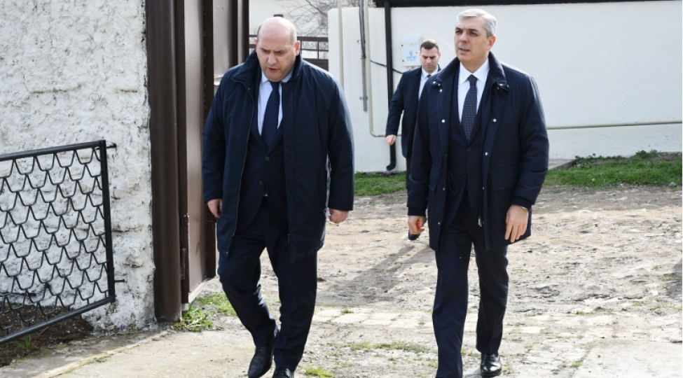 elaqelendirme-qerargahinin-uzvleri-xocavendin-quzeyxirman-kendinde-aparilan-temir-berpa-ishleri-ile-tanish-olublar-foto