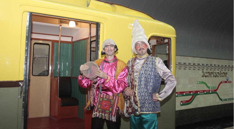 retro-vaqonlar-kosa-ve-kechel-icherisheherde-sizi-gozleyecek