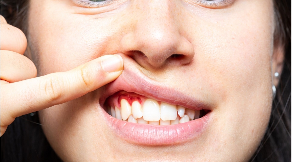 sade-gorunur-amma-tehlukelidir