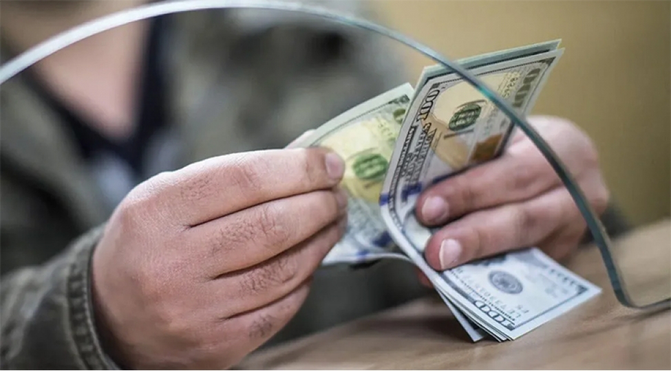 azerbaycandan-gurcustana-pul-kochurmeleri-42-e-yaxin-azalib