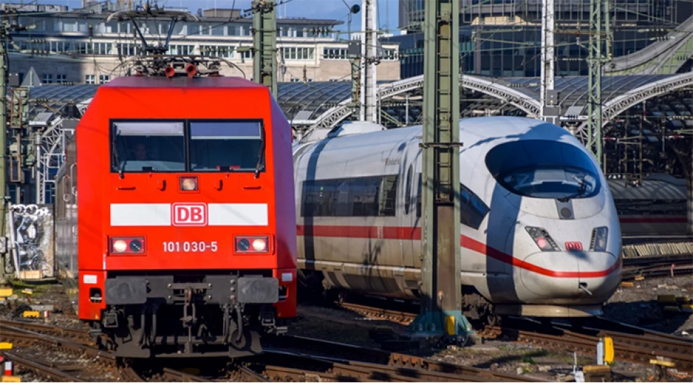 almaniyada-sernishin-qatari-relslerin-uzerine-duzulmush-beton-plitelere-chirpilib