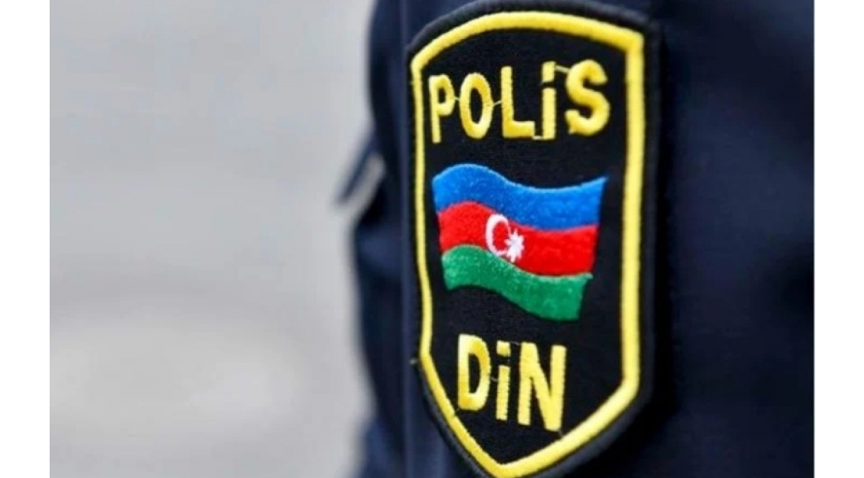 polis-buzovnada-qaya-dashlarini-zedeleyen-shexsi-saxladi