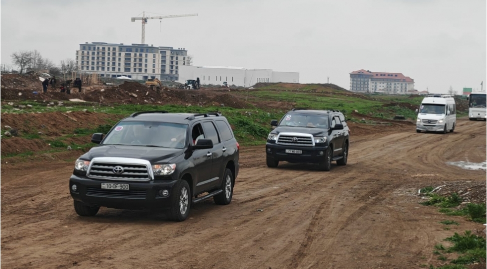 37-olkeden-olan-beynelxalq-seyyahlar-agdam-sheherine-gelibler