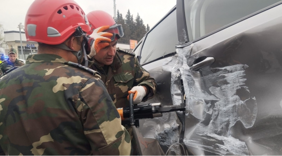 xachmazda-yol-neqliyyat-qezasi-fhn-vetendashi-bele-xilas-etdi-video