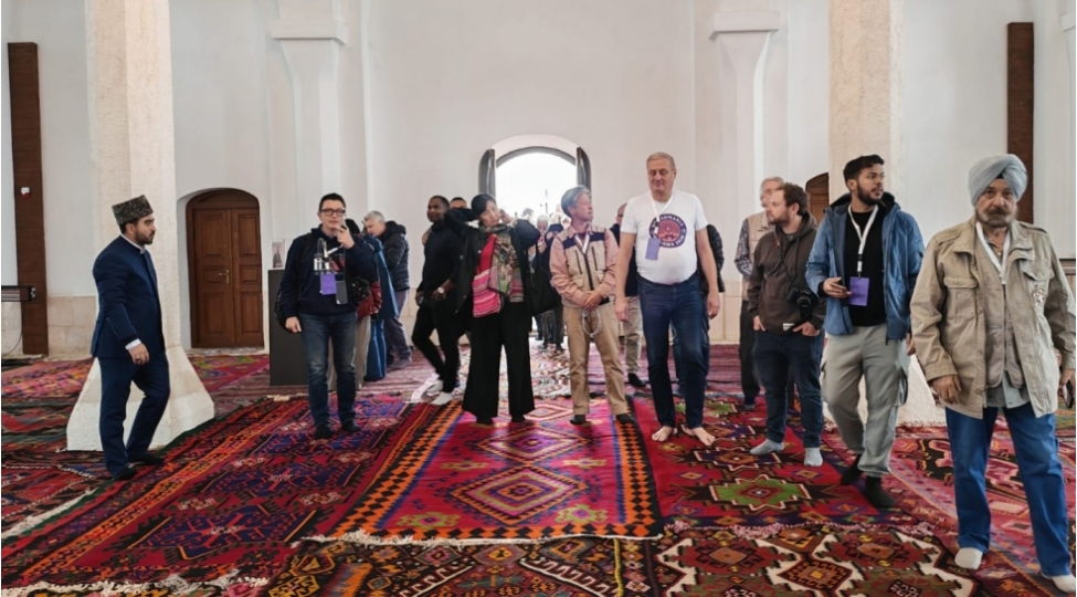 beynelxalq-seyyahlar-agdam-sheheri-ile-tanish-olublar