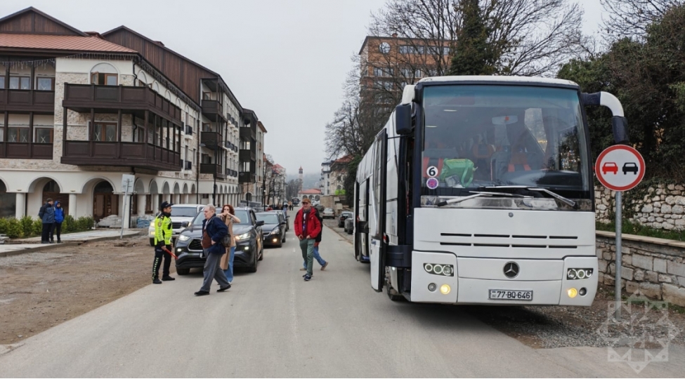 dunya-seyyahlari-shusha-sheherine-gelibler