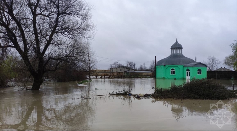 xachmazda-sel-sulari-bir-sira-kendlere-ziyan-vurub-cigatayda-onlarla-evi-su-basib