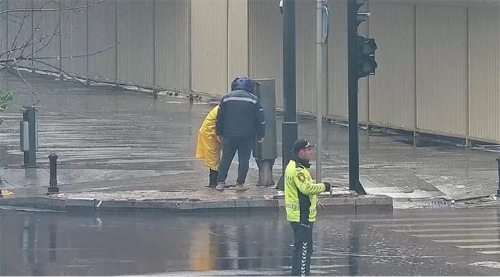 niim-yagisha-gore-svetoforlar-ve-onlarin-idareetme-qurgulari-fasilesiz-diqqetde-saxlanilir