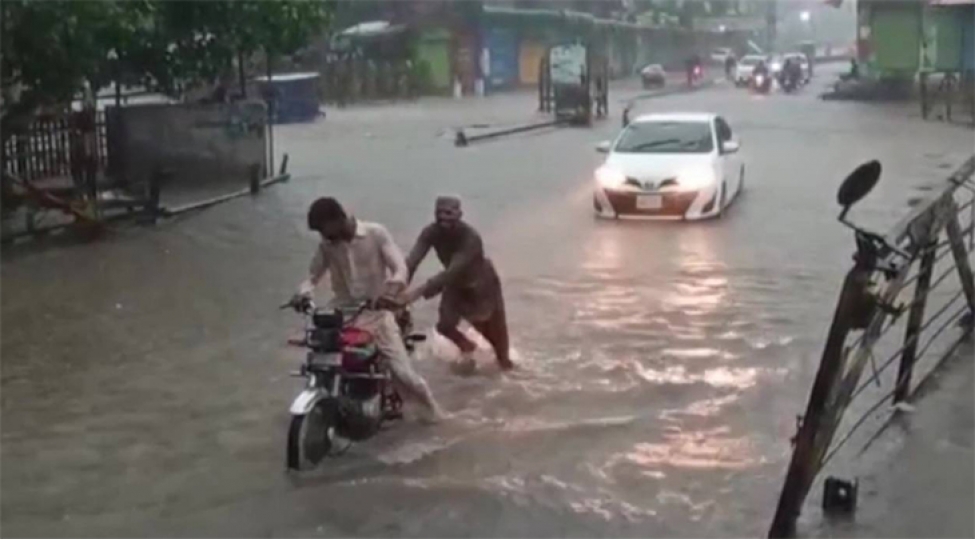 pakistanda-tebii-felaket-14-can-aldi