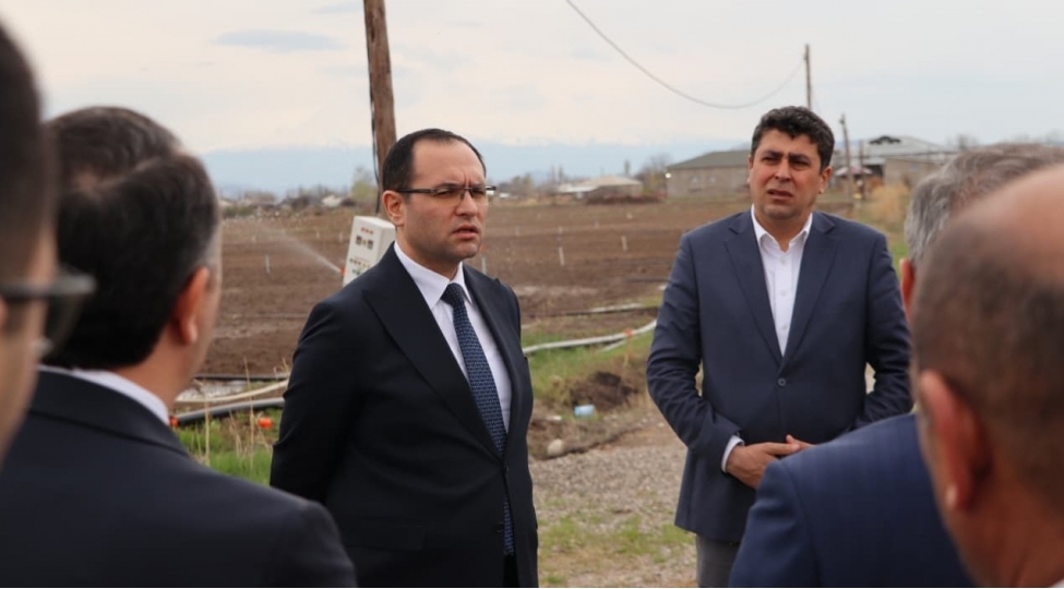 nazir-mecnun-memmedov-naxchivanda-fermerlerle-gorushdu