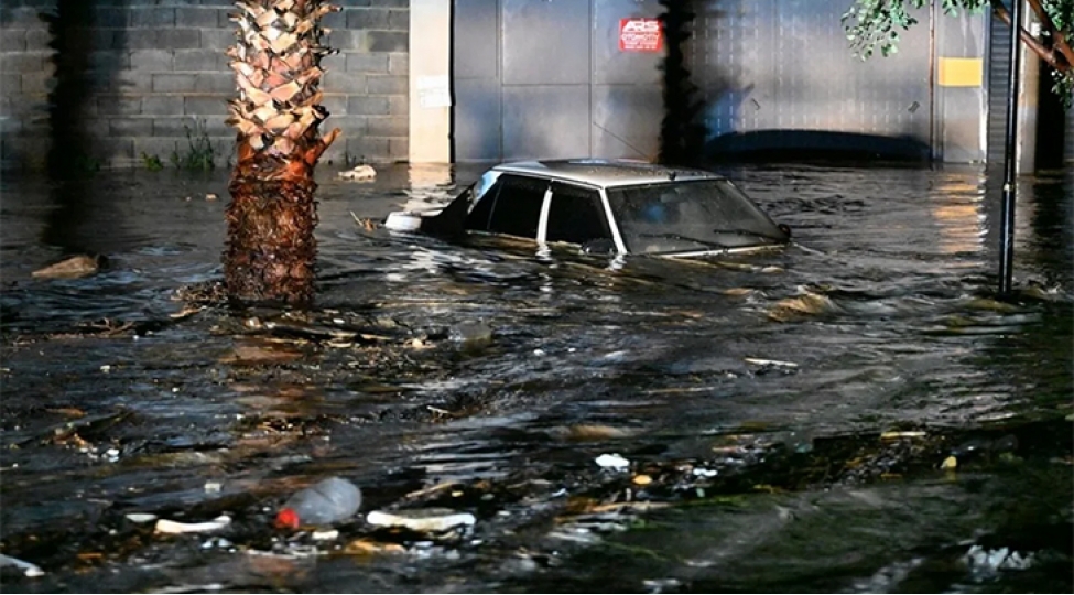 turkiyede-guclu-yagish-sebebinden-2-nefer-olub-avtomobilleri-sel-aparib-infrastruktura-ciddi-ziyan-deyib