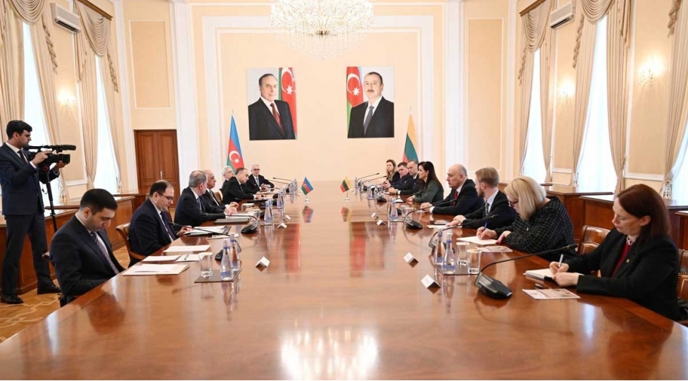 eli-esedov-litvali-hemkari-ile-orta-dehliz-uzre-emekdashligi-muzakire-edib