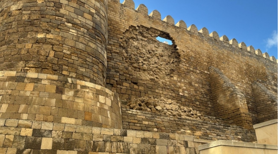 icherisheherde-tarixi-qala-divarinin-bir-hissesinde-ashinma-qeyde-alinib-berpa-ishlerine-bashlanilib