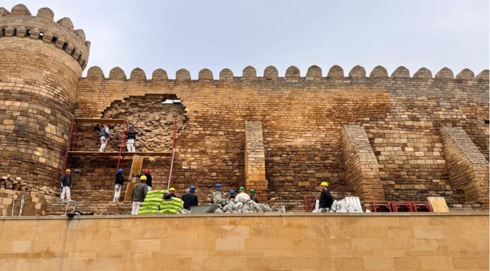 icherisheher-qorugu-qala-divarinda-bash-vermish-qismen-dagilma-ile-bagli-texiresalinmaz-tedbirler-gorulur