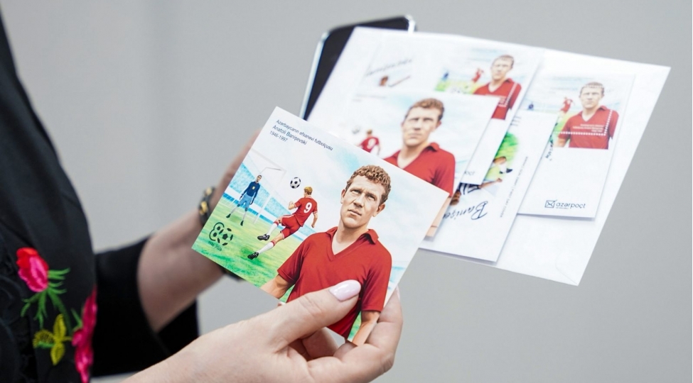 anatoli-banishevskinin-yubiley-pocht-markalari-dovriyyeye-buraxilib