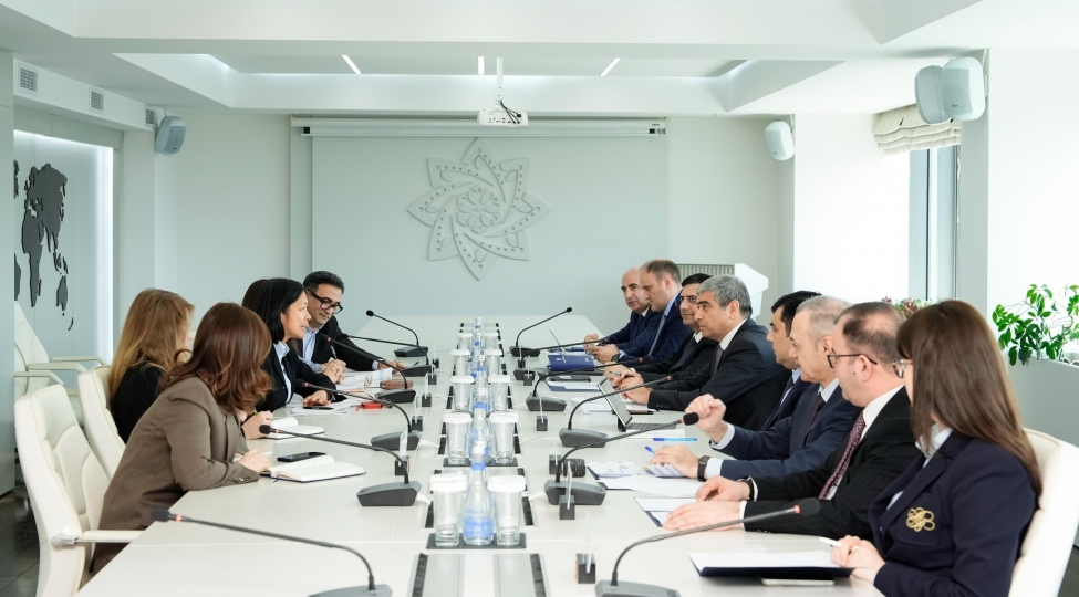 asiya-inkishaf-banki-ile-sosial-sahede-emekdashligin-gelecek-istiqametleri-muzakire-edilib