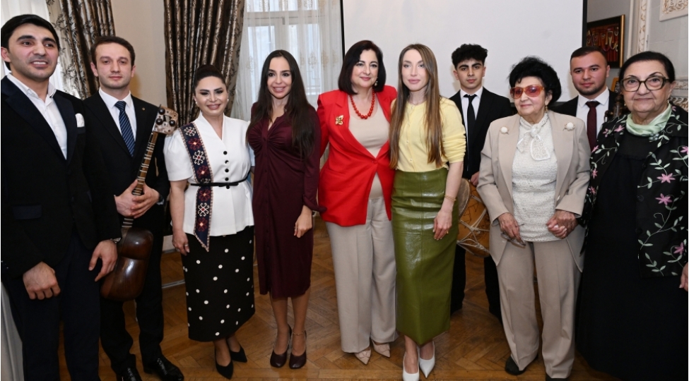 irevan-tarixin-ve-itirilmish-irsin-eks-sedasi-kitabinin-teqdimati-kechirilib