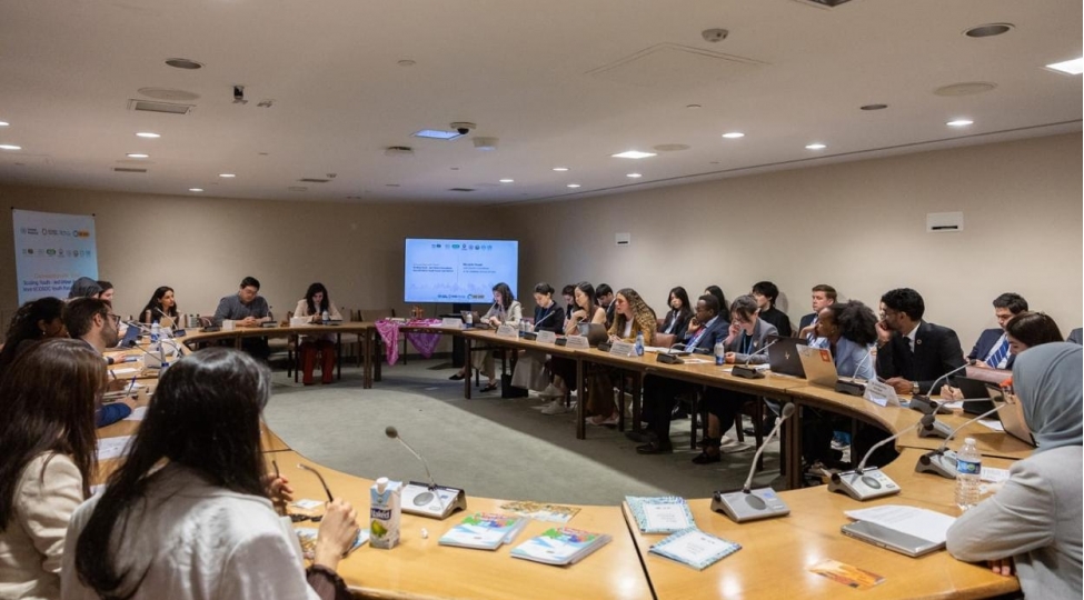 sheher-inkishafinda-genclerin-rolu-ile-bagli-fikir-ve-tecrubelerini-bolushubler