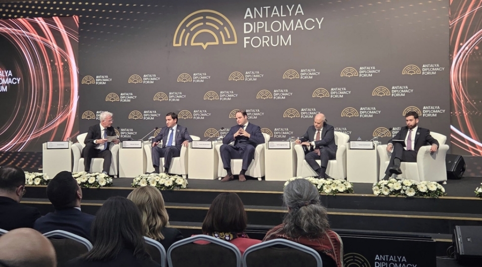 hikmet-haciyev-azerbaycan-regionda-sulh-gundeliyine-tam-sadiqdir