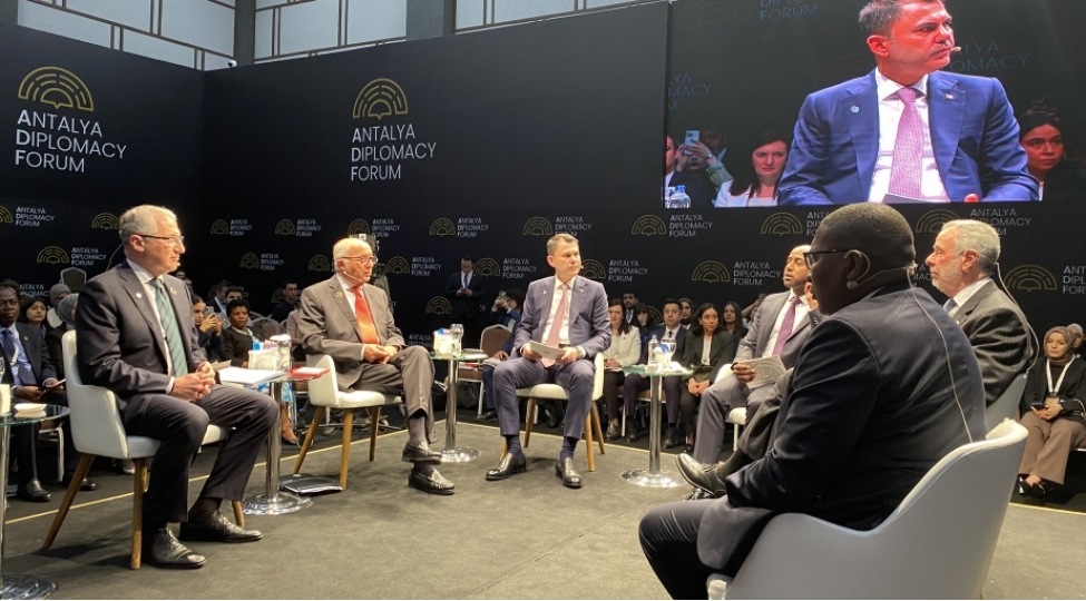 prezidentin-iqlim-meseleleri-uzre-numayendesi-iqlim-maliyyeleshdirilmesine-daha-chox-ishtirakchi-ve-tohfechi-celb-etmeliyik