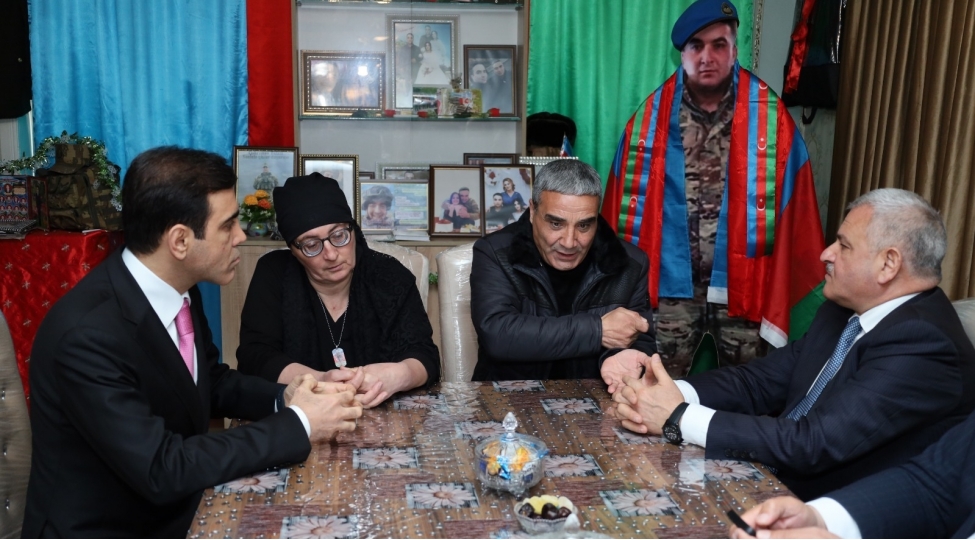 anar-memmedov-terterde-shehid-ailesini-ziyaret-edib-3