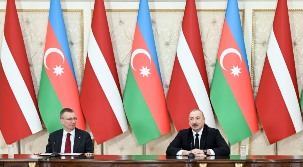 azerbaycan-prezidenti-ilham-eliyev-ve-latviya-prezidenti-edqars-rinkevichs-metbuata-beyanatlarla-chixish-edibler-yenilenibfoto
