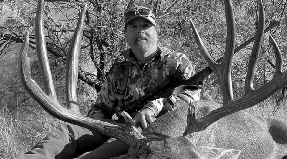 afrikada-amerikali-milyarderi-filler-tapdalayib-oldurduler