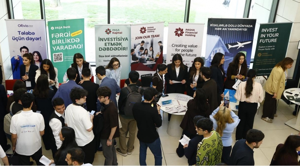 ada-universitetinde-14-cu-karyera-sergisi-kechirilib-foto