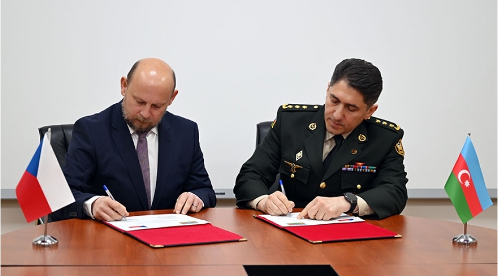 azerbaycan-ile-chexiya-mudafie-nazirlikleri-arasinda-ikiterefli-herbi-emekdashliq-plani-imzalanib