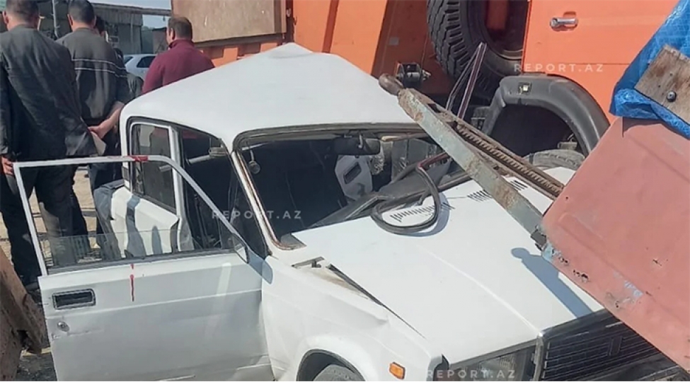 agcabedide-minik-ve-yuk-mashinlari-toqqushub