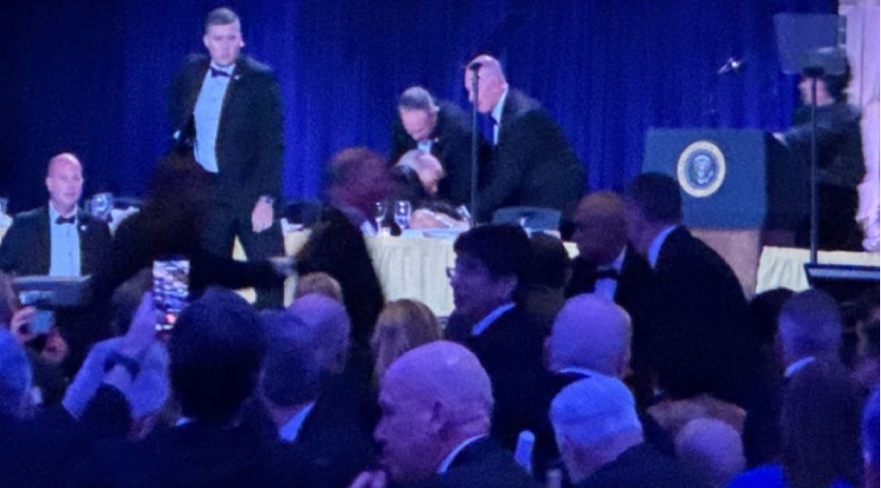 tramp-vashinqtonda-atishmada-shubheli-bilinen-shexsin-foto-ve-videolarini-paylashib