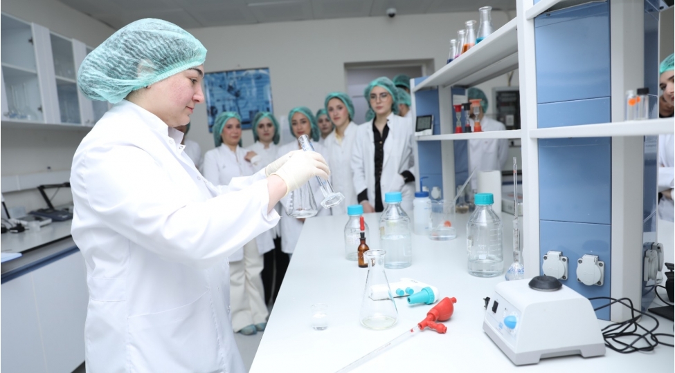 azerbaycan-tibb-universitetinin-telebeleri-aqti-de-praktik-meshgeleler-kechirler