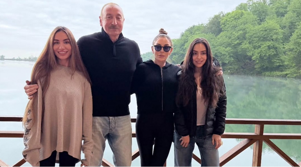 prezident-ailesinin-qebeleden-semimi-fotosu