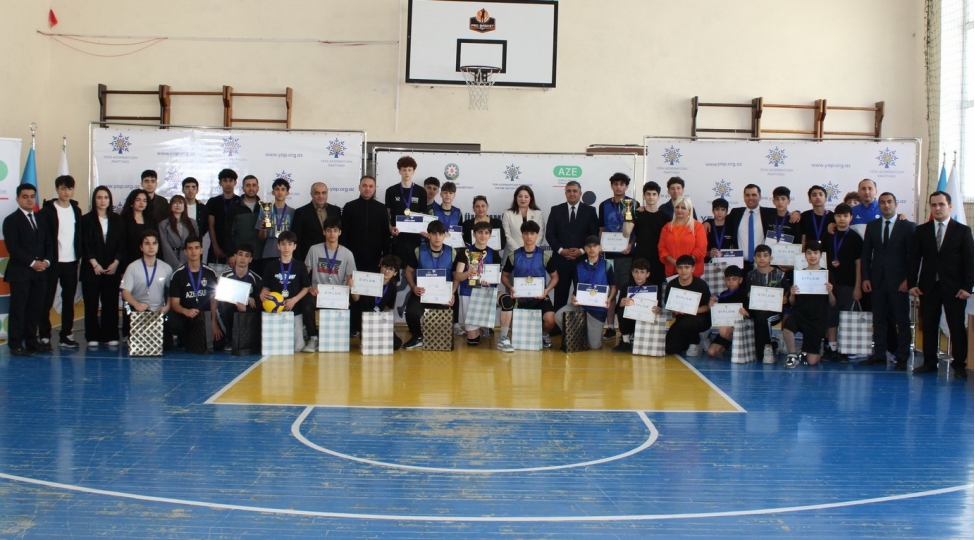 nizami-rayonunda-ulu-onderin-xatiresine-hesr-edilmish-oglanlar-arasinda-voleybol-yarishi-kechirilib