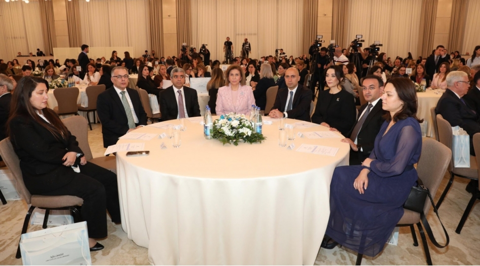 vusal-qasimlinin-dayaniqli-inkishaf-aile-qadin-ve-ushaq-siyaseti-movzusunda-konfransda-chixishindan-esas-tezisler