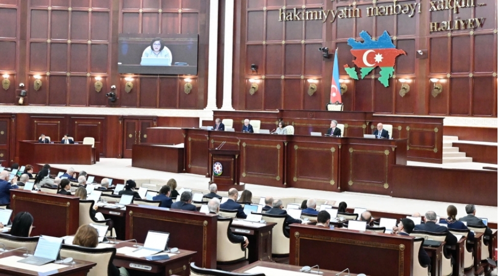 parlament-emekhaqqinda-gender-beraberliyi-deyishikliklerini-tesdiqleyib