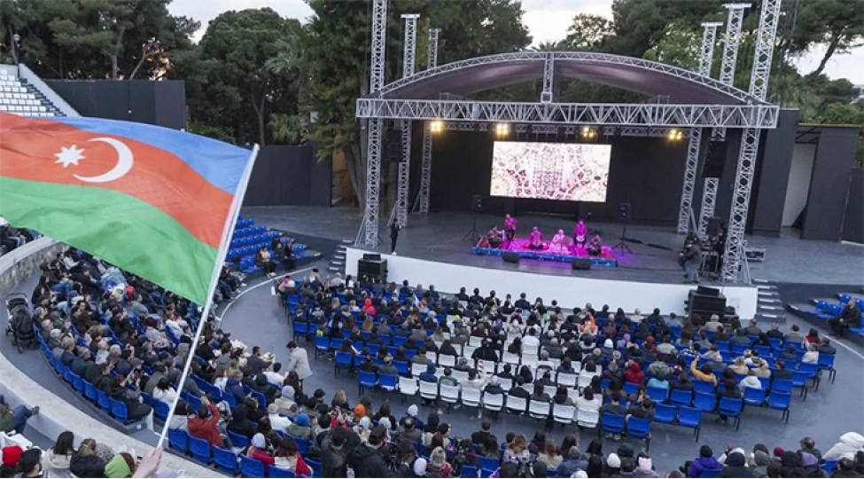 izmir-ile-bakinin-qardashlashmasinin-40-illiyi-ile-bagli-turkiyede-azerbaycan-gunleri-kechirilir