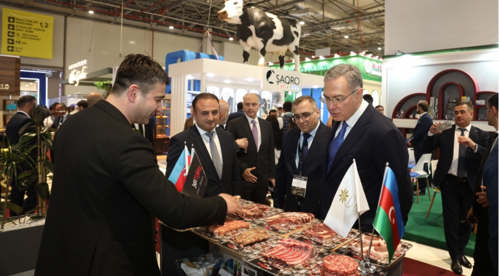 prezident-komekchileri-shahmar-movsumov-ve-xalid-ehedov-caspian-agro-2026-ve-interfood-azerbaijan-sergileri-ile-tanish-olublar