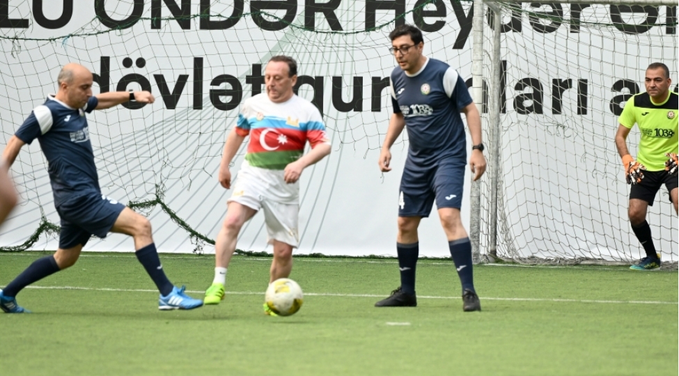 emin-emrullayev-bu-qeder-azarkesh-onunde-futbol-oynamaq-maraqli-tecrube-oldu