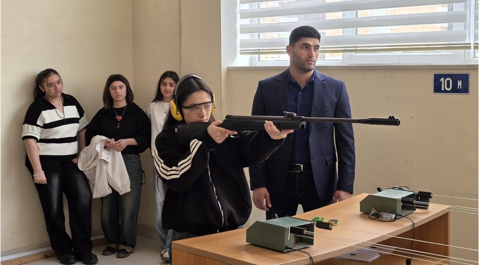 shehid-mayor-anar-novruzovun-xatiresine-hesr-olunmush-gulle-aticiligi