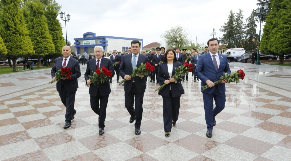 milli-meclisin-deputati-agalar-veliyev-xachmazda-ulu-onder-heyder-eliyevin-anadan-olmasinin-103-cu-ildonumune-hesr-olunan-konfransda-ishtirak-edib