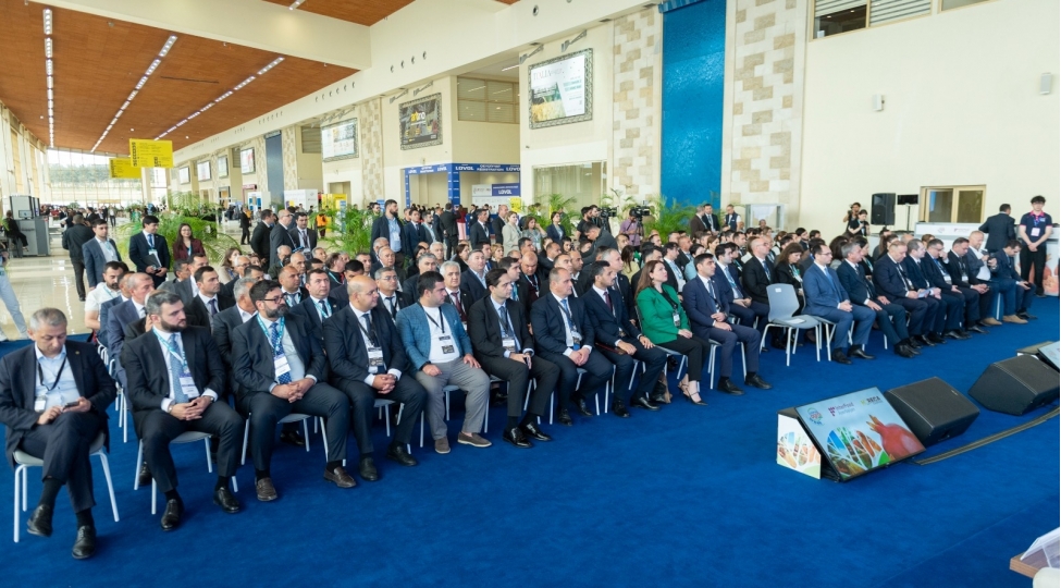 caspian-agro-week-sergisinde-dovlet-ozel-terefdashligi-cherchivesinde-aqronomlarin-ii-beynelxalq-forumu-kechirilib