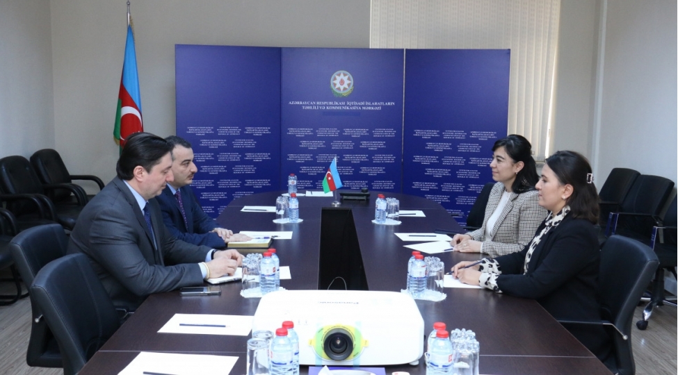 iitkm-de-ozbekistanin-ipek-yolu-beynelxalq-turizm-ve-medeni-irs-universitetinin-numayendeleri-ile-gorush-kechirilib