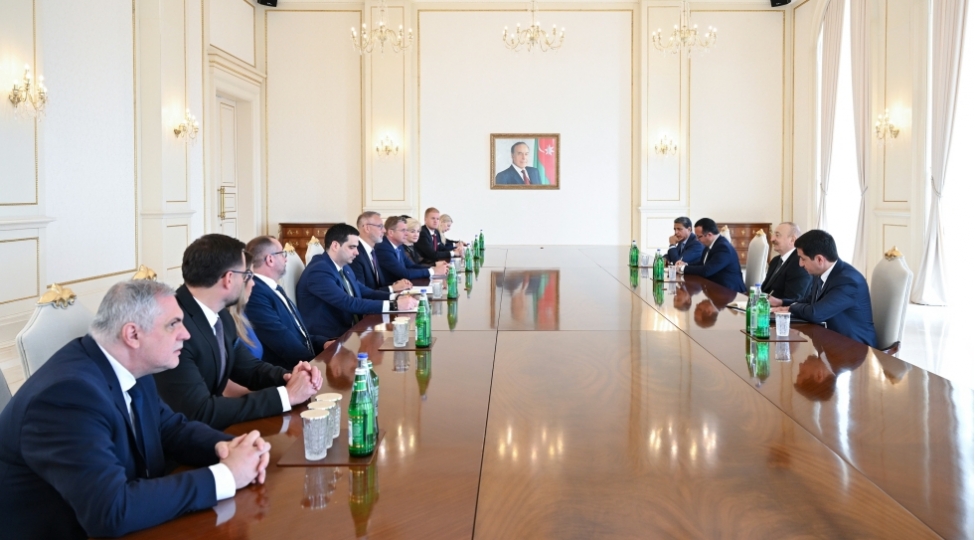 prezident-ilham-eliyev-slovakiya-milli-shurasi-sedrinin-bashchiliq-etdiyi-numayende-heyetini-qebul-edib
