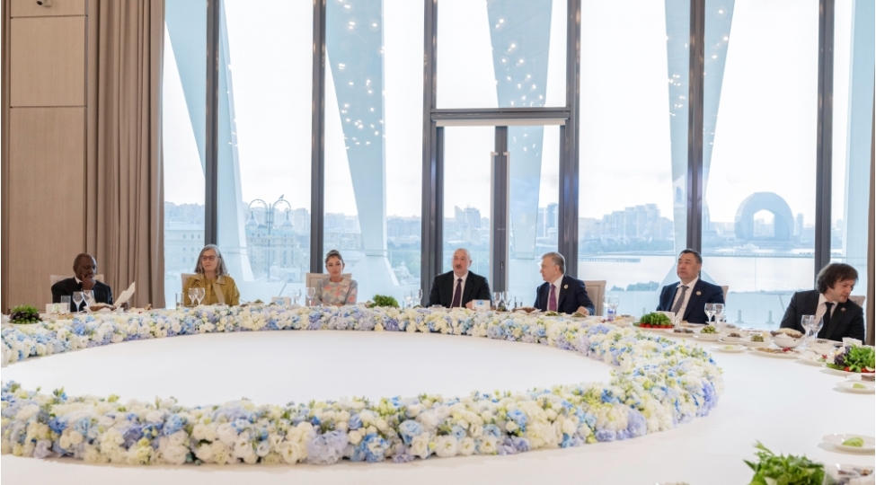 wuf13-de-ishtirak-eden-dovlet-bashchilarinin-ve-numayende-heyetlerinin-sherefine-resmi-ziyafet-verilib